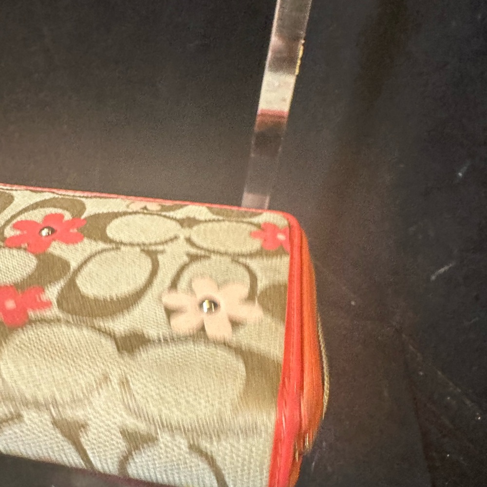 Coach Daisy Floral Zip accordion Wallet in Coral and Khaki - Picture 10 of 12